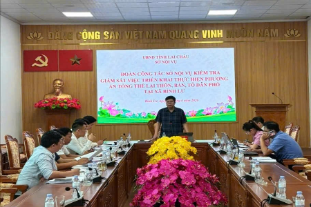 Đoàn công tác Sở Nội vụ kiểm tra, giám sát việc triển khai sắp xếp, tổ chức lại thôn, bản tại xã Bình Lư và xã Tân Uyên